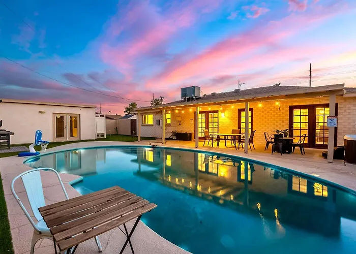 Holiday home 4 Bedroom Vacation With Pool, Hot Tub, And Mini Golf Near Old Town And Dining! Great For Families! Near Airport!