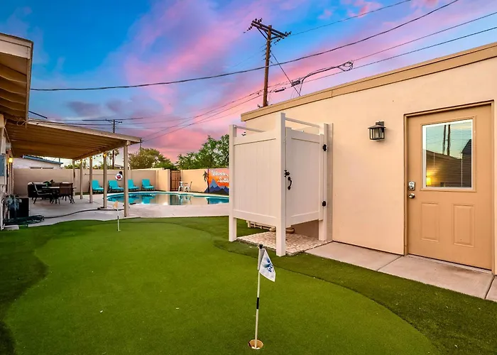 4 Bedroom Vacation With Pool, Hot Tub, And Mini Golf Near Old Town And Dining! Great For Families! Near Airport! Holiday home Scottsdale