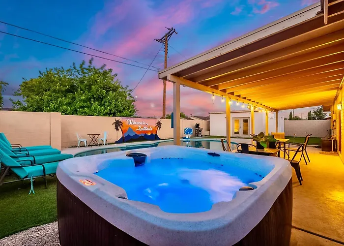 4 Bedroom Vacation With Pool, Hot Tub, And Mini Golf Near Old Town And Dining! Great For Families! Near Airport! *