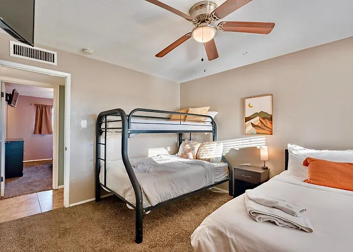 Holiday home 4 Bedroom Vacation With Pool, Hot Tub, And Mini Golf Near Old Town And Dining! Great For Families! Near Airport!