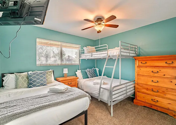 Holiday home 4 Bedroom Vacation With Pool, Hot Tub, And Mini Golf Near Old Town And Dining! Great For Families! Near Airport! Scottsdale