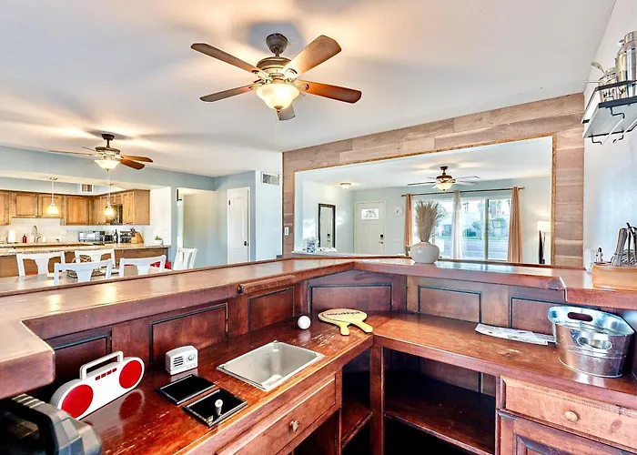 4 Bedroom Vacation With Pool, Hot Tub, And Mini Golf Near Old Town And Dining! Great For Families! Near Airport! Holiday home Scottsdale