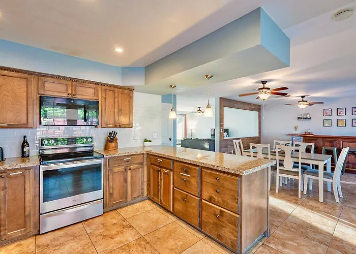 4 Bedroom Vacation With Pool, Hot Tub, And Mini Golf Near Old Town And Dining! Great For Families! Near Airport! Scottsdale