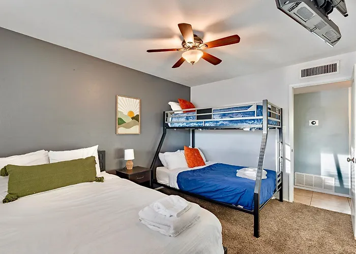 4 Bedroom Vacation With Pool, Hot Tub, And Mini Golf Near Old Town And Dining! Great For Families! Near Airport! Scottsdale